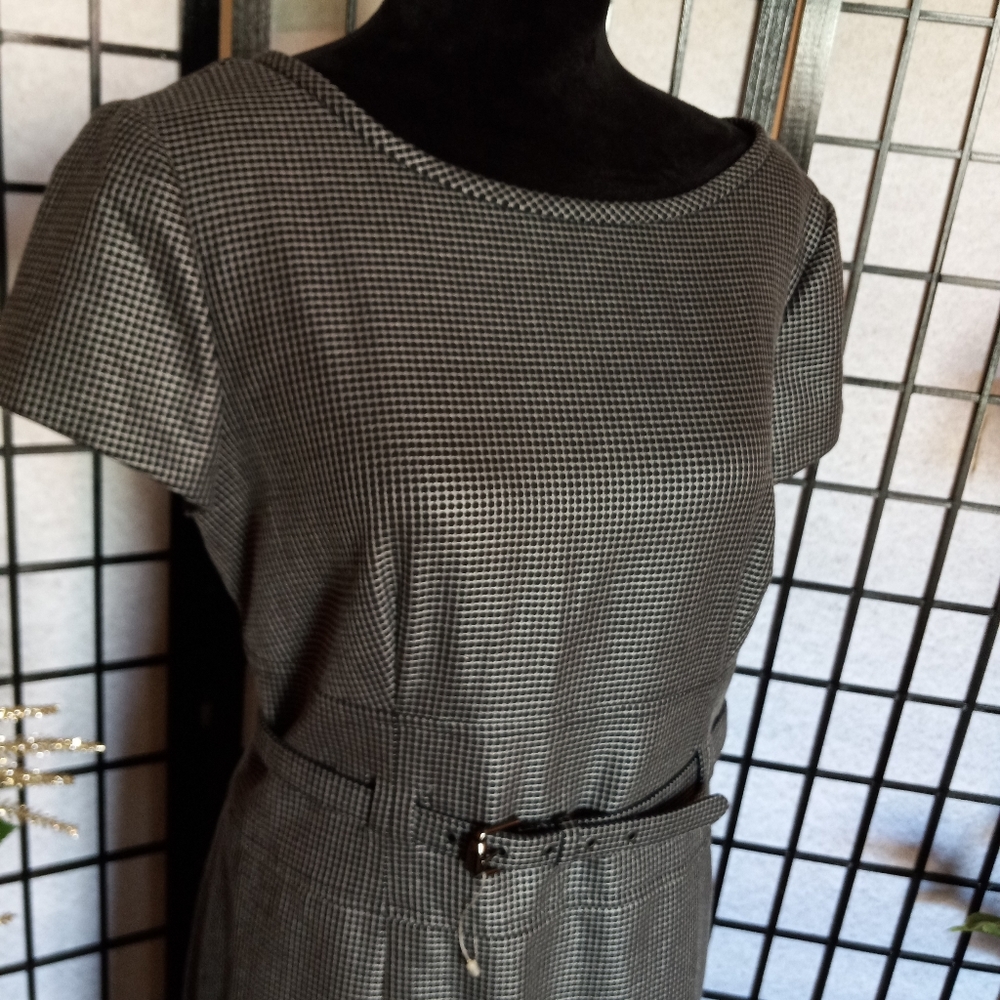 Elegant  Dress by ARMANI COLLEZIONI - Picture 5 of 16